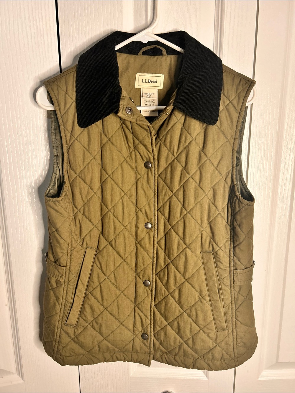 L.L. Bean Women’s Barn Quilted Vest SP Green Corduroy Trim Zip Snap Riding Lined
